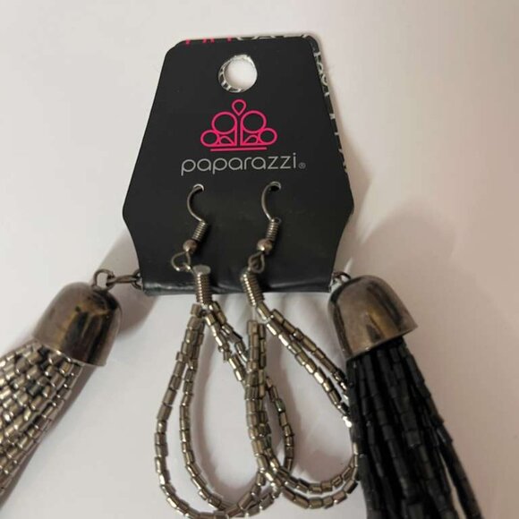 Paparazzi necklace & earrings set. - Picture 2 of 3